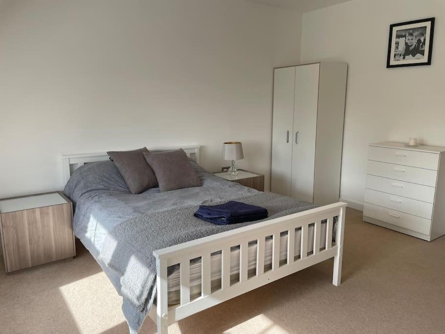 Appartamento Lovely 2-Bed Flat With Well Equipped Kitchen Ealing Esterno foto